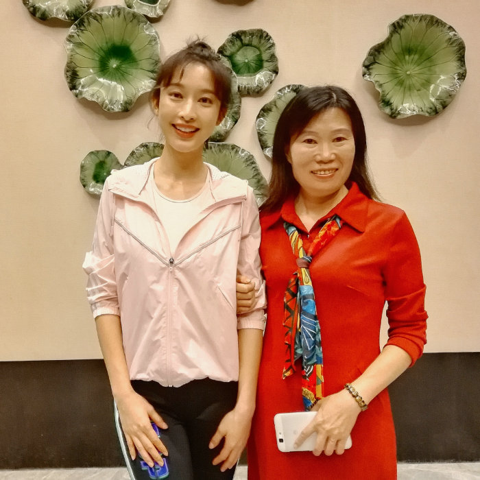 吴姐与张俪合影 (1)_2.jpg