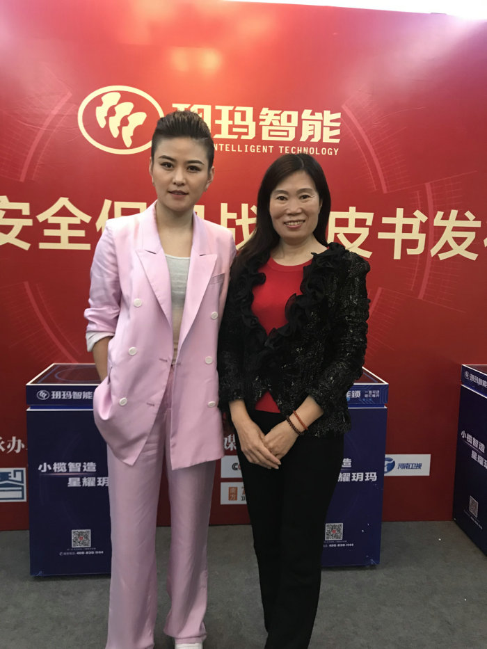 吴姐与潘倩倩合影_2.jpg
